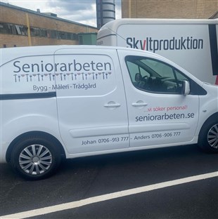 Seniorarbeten AB! cover